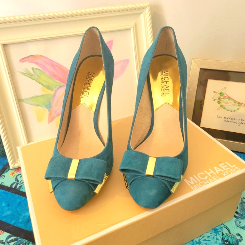 Michael Kors 4 inch suede teal pumps with bow detail. Size 7